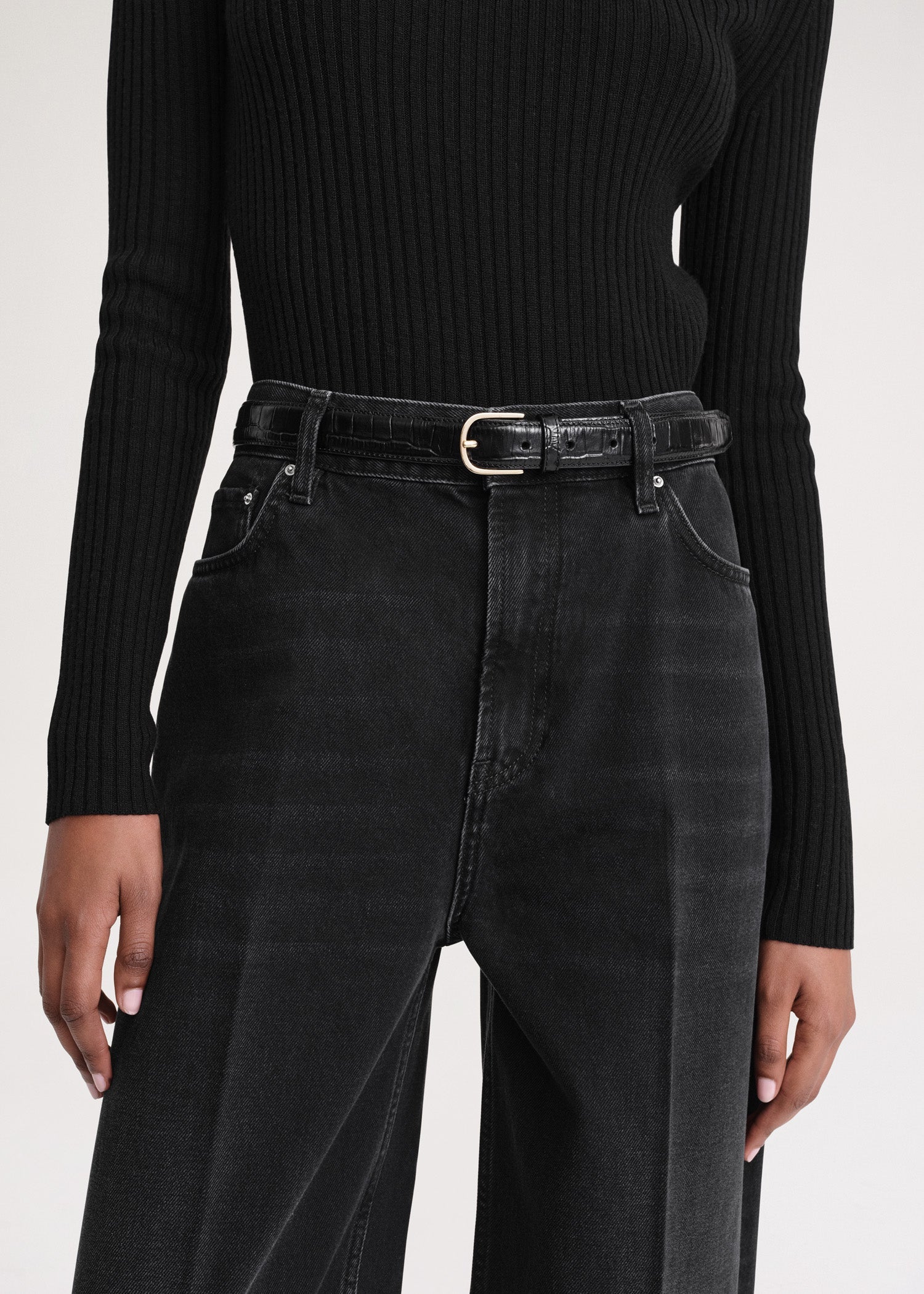 Slim trouser leather belt black croco – TOTEME
