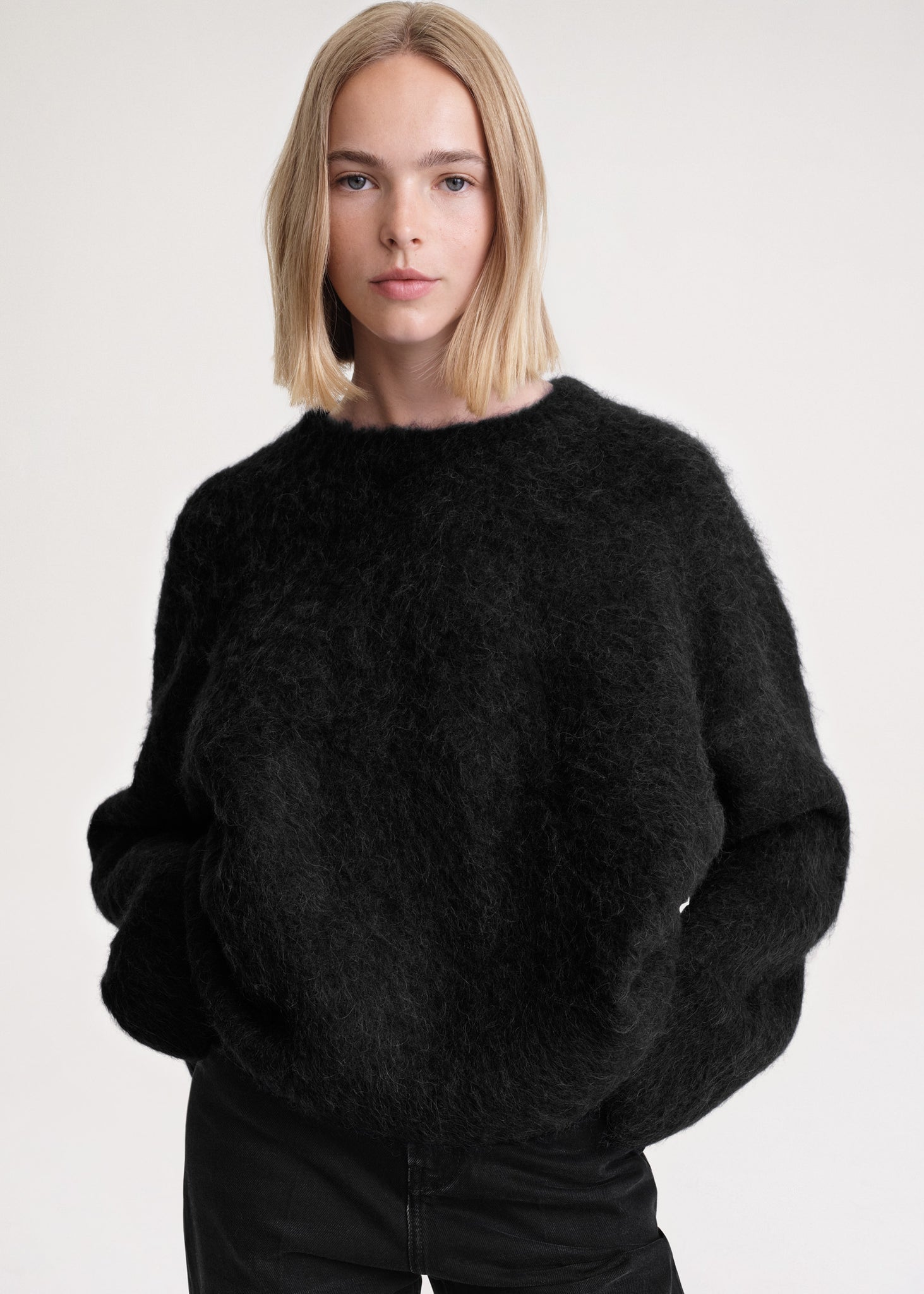 Boxy alpaca knit black