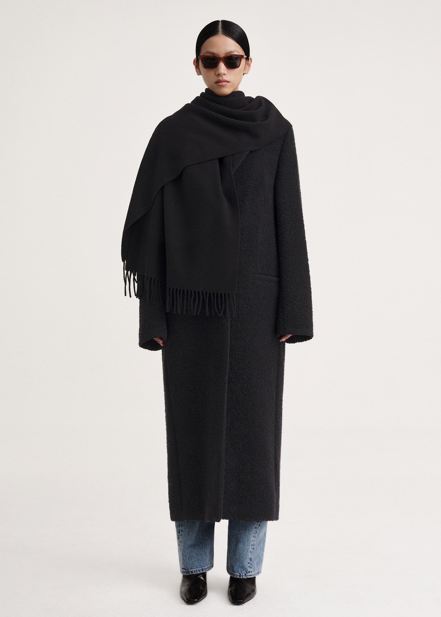 Classic wool scarf black – TOTEME